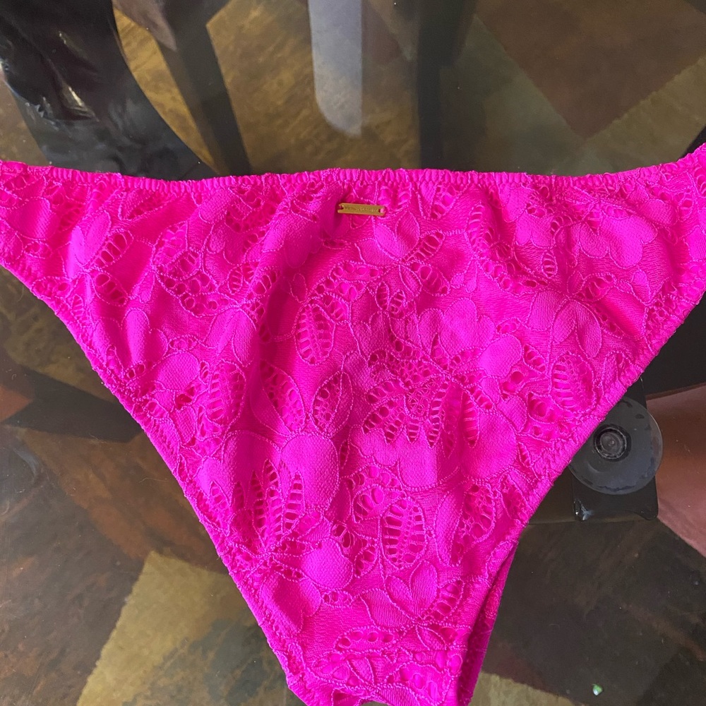 Bikini - Picture 4 of 5